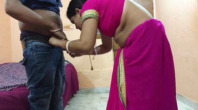 गुलाबी साड़ी पहनी बीवी की चुदाई कर उसकी पीठ पर झाडा माल