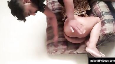 दो मजदूर मिलके कर रहे है जवान रंडी की जोरदार चुदाई