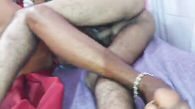 काली गांड वाली दो लौंडिया की चूत बजाते दो लड़के