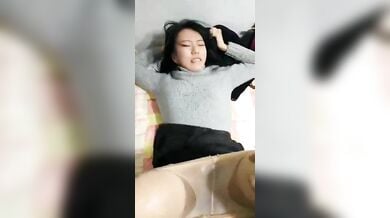 पैंटी जांघों में लटकाई नेपाली होटल रिसेप्शनिस्ट की चुदाई