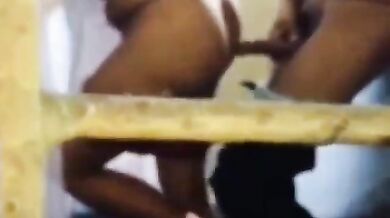 क्लासमेट्स की चुदाई चुपके से देखते सहपाठी