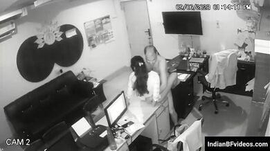 सेक्सी सेक्रेटरी की चुदाई करता बॉस इंडियन ऑफिस सेक्स
