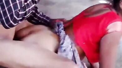 बरामदे में दिनदहाड़े देहाती लड़की की गांड मारी