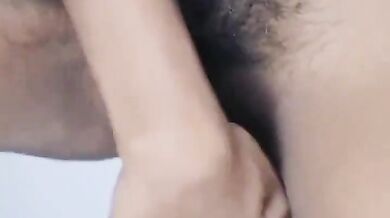 दुबली लड़की ने लंड चूसकर चूत में डाला बैंगन