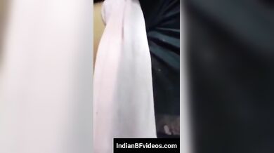 यंग आसामी कॉलेज गर्ल की आउटडोर चुदाई