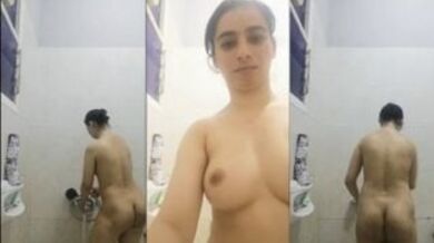 ब्यूटीफुल बूब्स और बटलों वाली नंगी नहाती रिच गर्ल