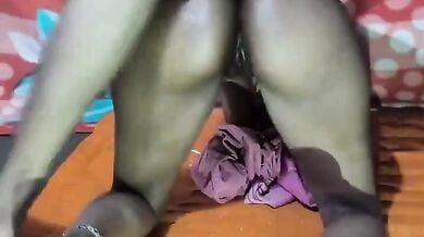 उल्टे सीधे तरीके से बीवी की गांड मारकर छोड़ा वीर्य