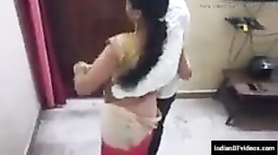 होटल में अपनी बीवी कस्टमर को सौंपी