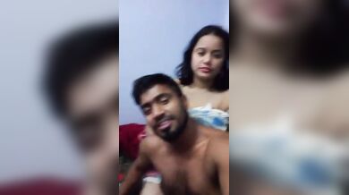 मटकों जैसे बूब्स वाली बीवी के साथ न्यूड वीडियो