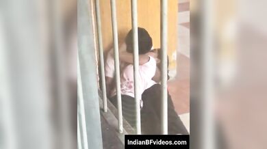 दीदी का अपने प्रेमी के साथ को देख भाई ने छुपके वीडियो बनाया