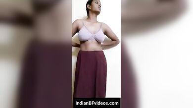 बूब्स खुले छोड़कर स्टूडेंट ने टीचर के लिए लगाए उठक बैठक