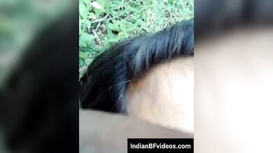 हरे मैदान मे लेटाके चोदी देहाती लड़की की चिकनी टाइट बुर