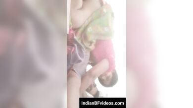 पति-पत्नी ने बनाया लंड सवारी चुदाई वीडियो