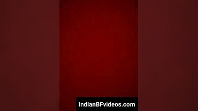 खड़े-खड़े अपना नंगा बदन दिखाती इंडियन गर्ल