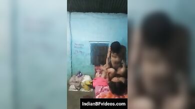 गरीब देहाती पति पत्नी की रात में चुदाई