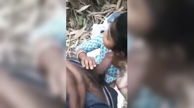 शादीशुदा बंगाली लड़की ने खुले में दिया ब्लोजॉब