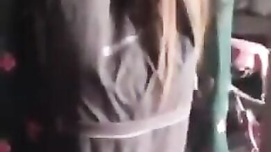 कॉलेज बैग पीठ पर लादी गर्लफ्रेंड ने चूसा लंड
