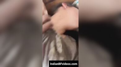 जीएफ के टाइट बूब्स पे चाटे मारते हुए चूसाया उसको काला लंड