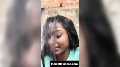 बीएफ की गांड मे ऊँगली कर गांड चाटती गन्दी लड़की