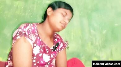 सिगरेट पिने वाली बिहारी रंडी लंड चूसने के बाद लंड पे बैठ गई