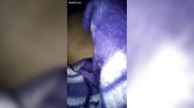 ब्लैंकेट के अंदर भाई ने मारी अपनी कजिन सिस्टर की गांड!