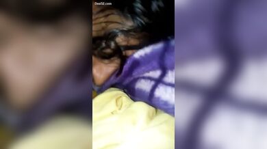 ब्लैंकेट के अंदर भाई ने मारी अपनी कजिन सिस्टर की गांड!