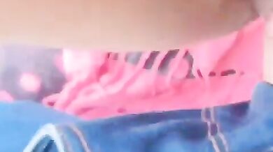 आउटडोर चुदाई के बाद लड़की मूतने बैठी