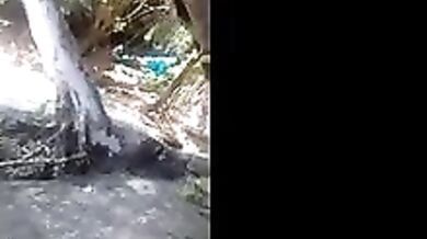 पब्लिक प्लेस में चुदाई करते प्रेमी जोड़े हुए कैमरे में कैद