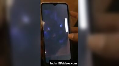 कॉलेज यूनिफार्म मे ही चली गई लड़की चुदने अपने बॉयफ्रेंड के पास