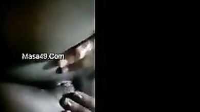 लडकी ने दबाकर दिखाए बडे बडे बुब्स