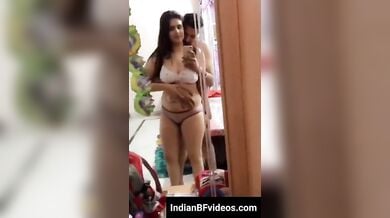 इंडियन हसबैंड वाइफ के बेहद निजी मोमेंट्स हुए पब्लिक