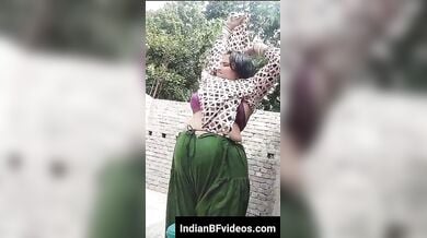 फुल मोटी देसी मिल्फ़ आंटी ने भोसडा दिखाया