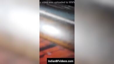 कंडोम लगाकर की लिपस्टिक वाली औरत की चुदाई