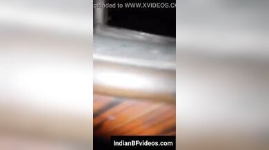 कंडोम लगाकर की लिपस्टिक वाली औरत की चुदाई