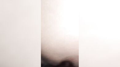 वर्जिन इन्डोनेशियाई लड़की की पहली चुदाई