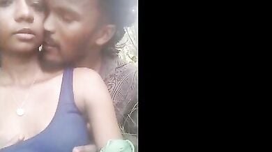 साउथ इंडियन लवर्स की जंगल में रोमांस चुदाई