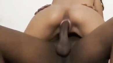 इंडियन लड़की की चूत ने कस लिया काला लौड़ा