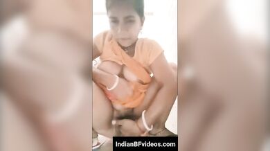 कामुक भाभी ने अपने बूब्स दबा दूध निकल चुत मे ऊँगली की
