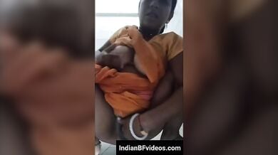 कामुक भाभी ने अपने बूब्स दबा दूध निकल चुत मे ऊँगली की