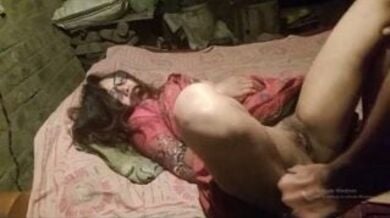 अनजान चश्मिश लेडी की गरीब आदमी ने की चुदाई