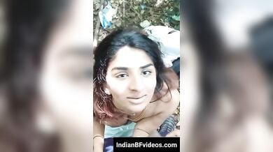 बॉयफ्रेंड का लंड चूसने के लिये जंगल मे गई लड़की