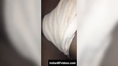 जीएफ की चुदाई कर उसके चेहरे पे गिराया कमशॉट