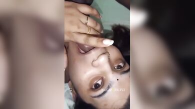 लंड चूसने का पूरा स्वाद लेती घरेलु बीवी