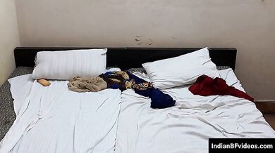 होटल रूम के अंदर करी गर्लफ्रेंड की चुदाई अलग अलग पोज़ मे
