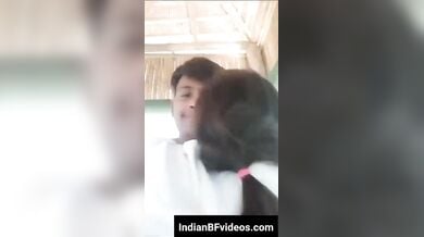 19, 20 साल के कॉलेज लवर्स की हॉट किसिंग, गर्लफ्रेंड हुई उत्तेजित