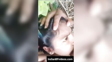 18 साल की जवान लड़की की सेक्सी चुत को जंगल मे चोदा