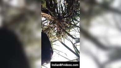 18 साल की जवान लड़की की सेक्सी चुत को जंगल मे चोदा