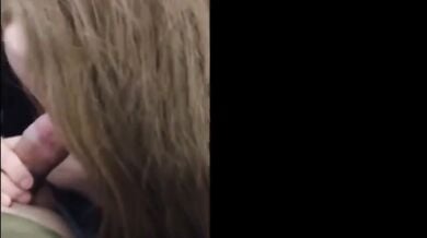 दो सेक्सी बहनो ने मिल चूसा एक लंड