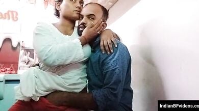 दूकानदार लड़के ने चोदा ग्राहक लड़की