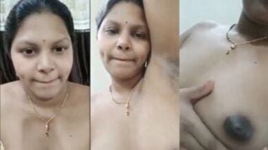 गालों में डिंपल वाली शादीशुदा औरत के बूब्स